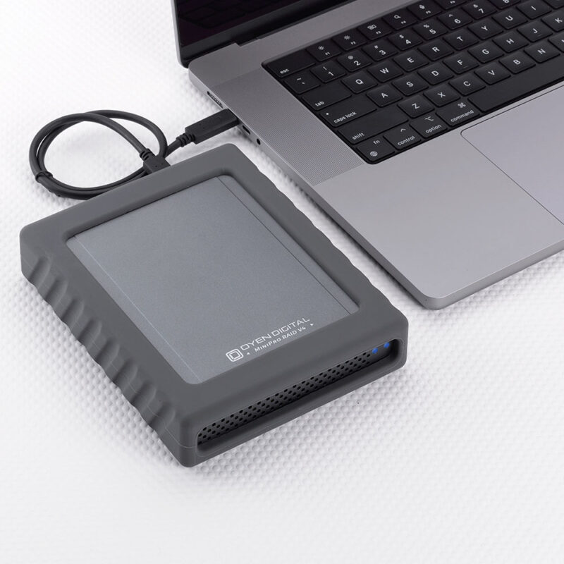 MiniPro_with_laptop Oyen Mini Pro RAID V4 with Laptop